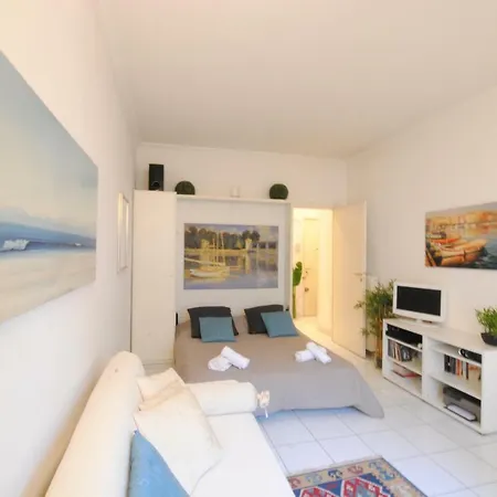 Rue Des Etats-unis Sam1436 Studio *